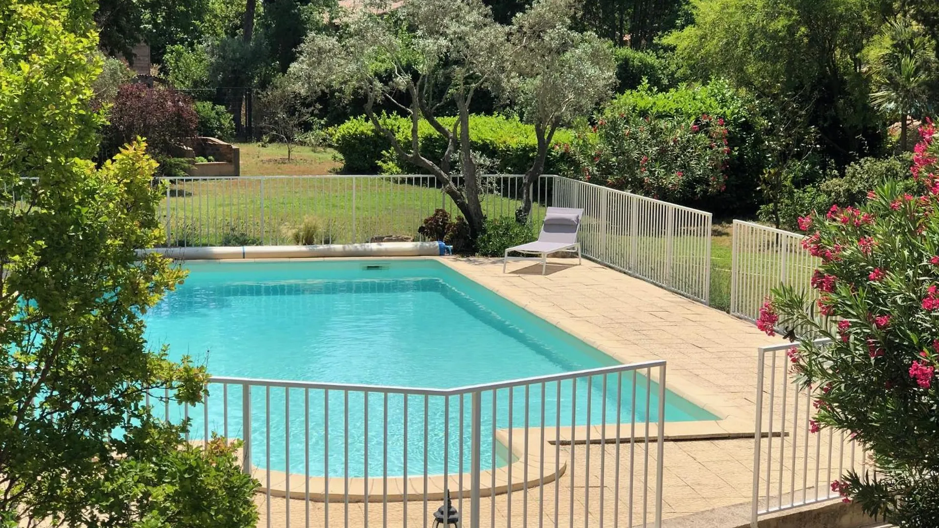 Gite 4 A 6 Personnes En Provence Avec Grande Piscine Partagee Cornillon-Confoux Casa de Férias